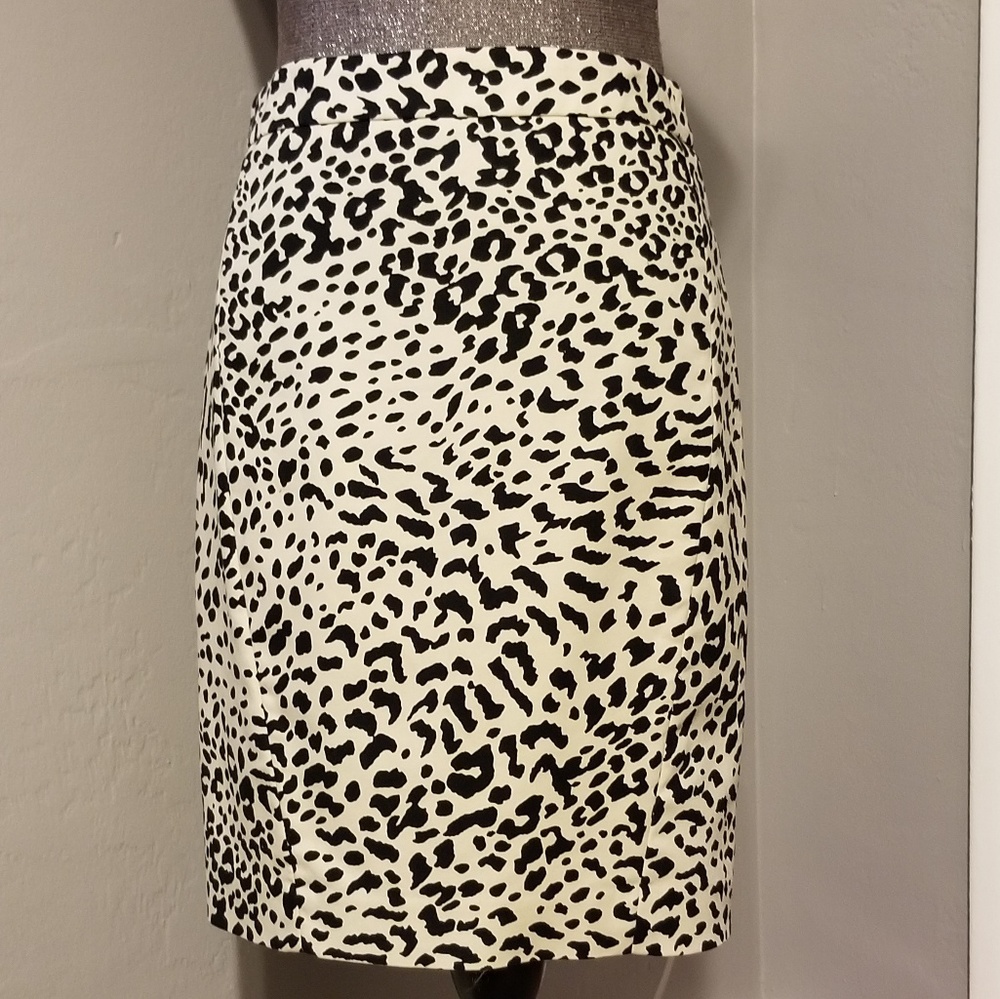 Ann Taylor Loft leopard pencil skirt size 2P